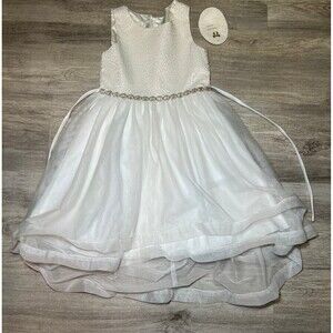 Girls size 8 beautiful white fancy dress